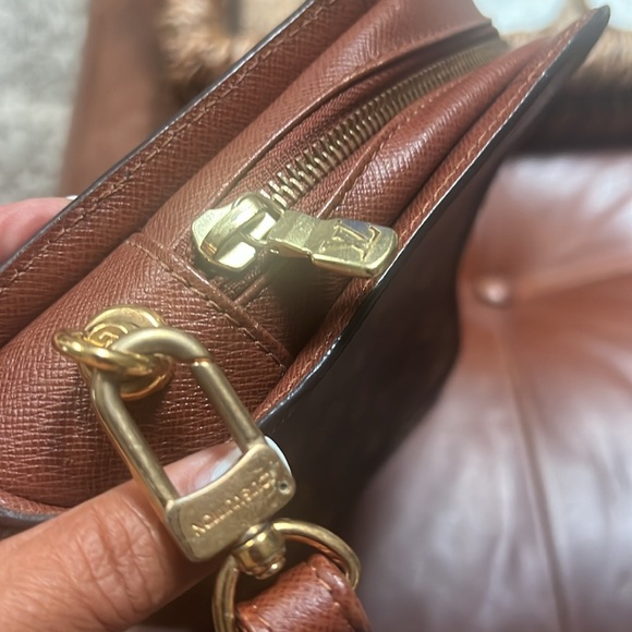 Vintage Louis Vuitton zippered wristlet clutch - Picture 10 of 16